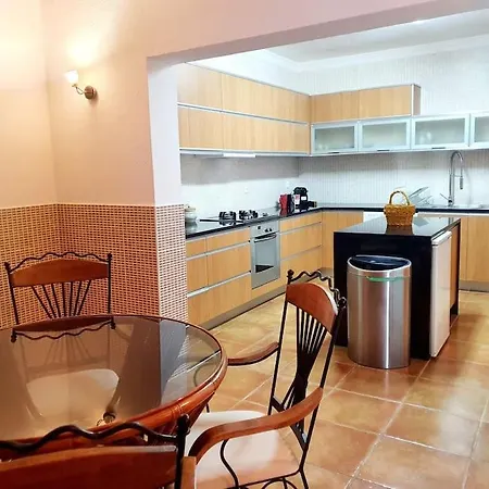 Lovely House Moradia V4 Com Piscina Hébergement de vacances *