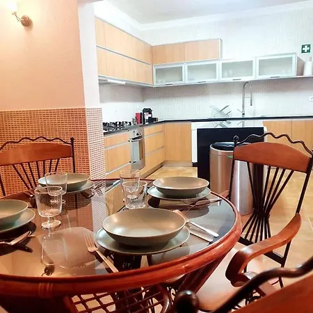 Lovely House Moradia V4 Com Piscina *