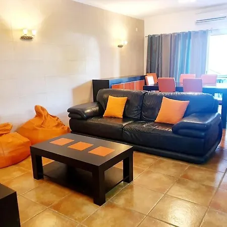Lovely House Moradia V4 Com Piscina Hébergement de vacances *