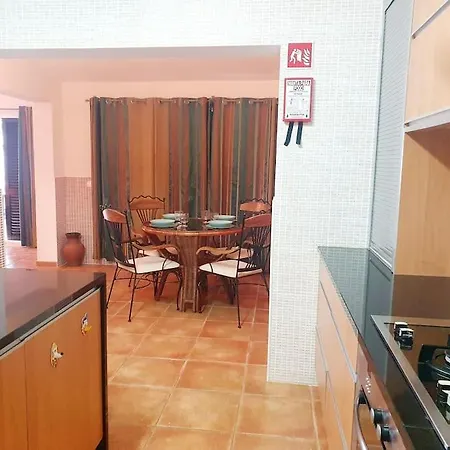 Lovely House Moradia V4 Com Piscina *